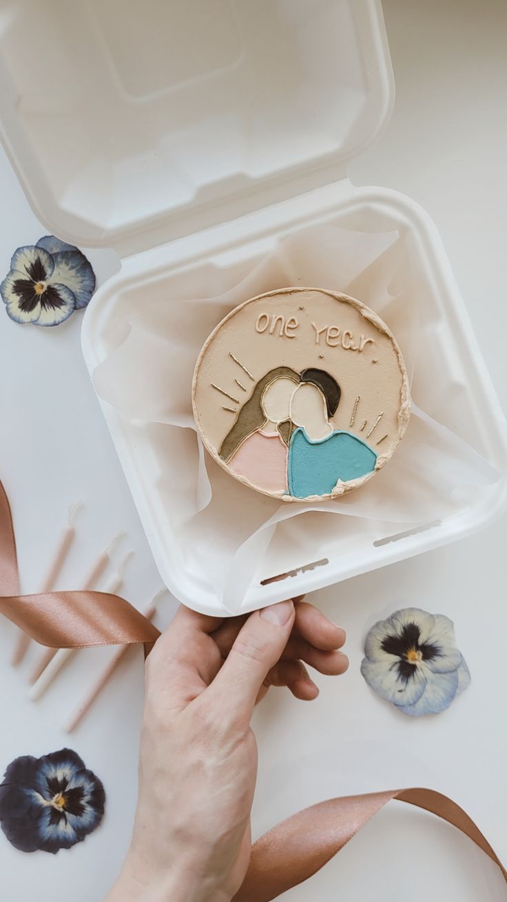 Anniversary cake design ( 19 )