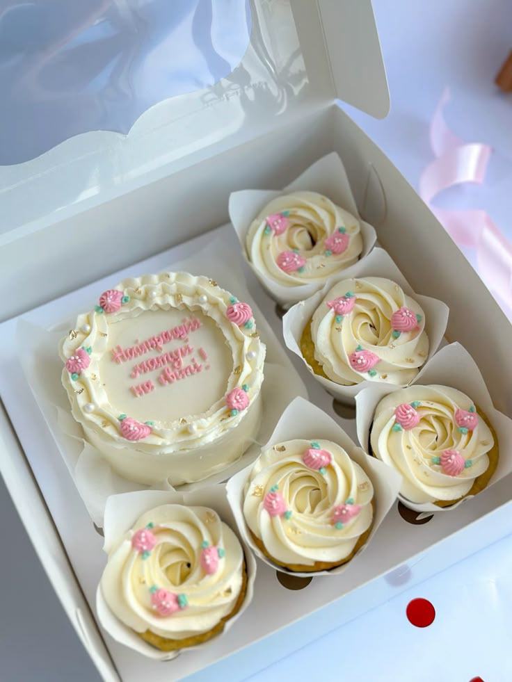 Yummy Bento Box: Cake Five Flavorful Cupcakes