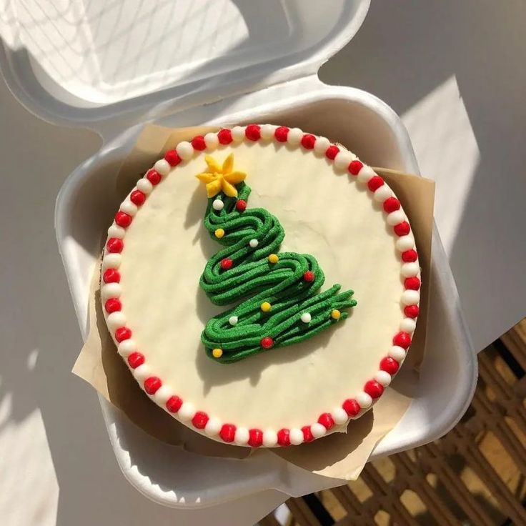 Christmas tree design bento cake