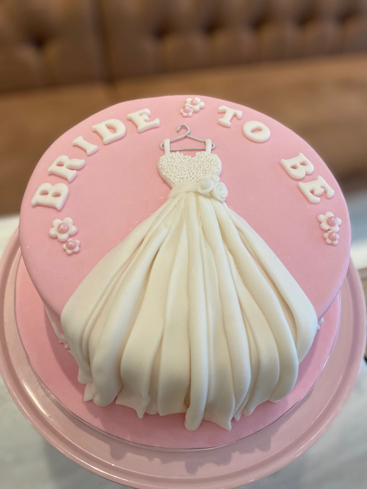 Bride to be cake design ( 7 )
