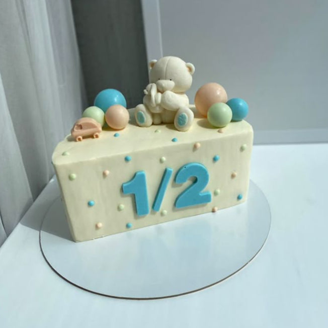 6 Months Birthday Cake (43)