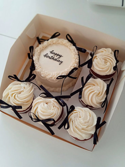 Bento cake with 5 cupcakes set for birthday